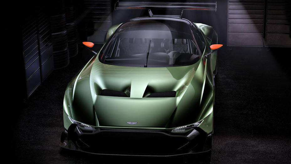 Ele é descrito pela montadora como "a mais intensa e entusiasmante criação" já feita por ela | <a href="https://preprod.quatrorodas.abril.com.br/noticias/saloes/genebra-2015/aston-martin-vulcan-revelado-840800.shtml" rel="migration">Leia mais</a>