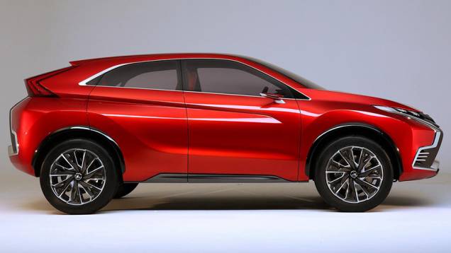 ... afinal, o modelo é uma evolução do XR-PHEV concept, apresentado originalmente no Salão de Tóquio de 2013 | <a href="https://preprod.quatrorodas.abril.com.br/noticias/saloes/genebra-2015/mitsubishi-mostra-concept-xr-phev-ii-840883.shtml" rel="migration">Leia mais</a> ... afinal, o modelo é uma evolução do XR-PHEV concept, apresentado originalmente no Salão de Tóquio de 2013 | <a href="https://preprod.quatrorodas.abril.com.br/noticias/saloes/genebra-2015/mitsubishi-mostra-concept-xr-phev-ii-840883.shtml" rel="migration">Leia mais</a>