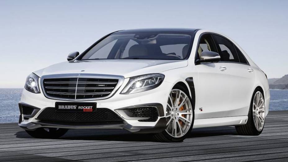 Refinamento e muitos cavalos: esse é o Brabus Rocket 900, baseado no Mercedes-Benz Classe S | <a href="https://preprod.quatrorodas.abril.com.br/noticias/saloes/genebra-2015/brabus-exibe-classe-s-rocket-900-841942.shtml" rel="migration">Leia mais</a>