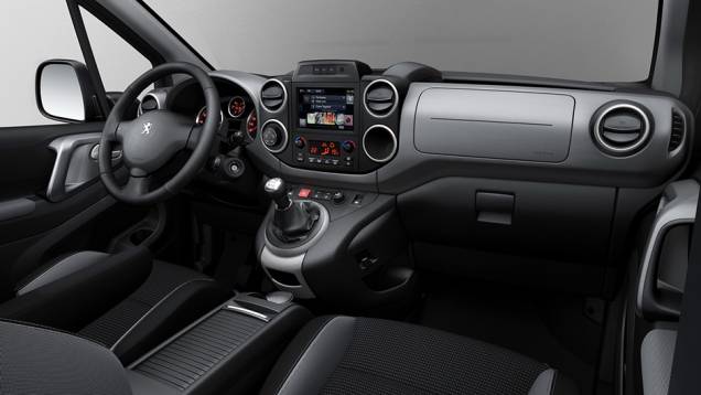 Como opcionais, surgem navegador GPS integrado e função Mirror Screen | <a href="https://preprod.quatrorodas.abril.com.br/noticias/saloes/genebra-2015/peugeot-renova-partner-genebra-841623.shtml" rel="migration">Leia mais</a> Como opcionais, surgem navegador GPS integrado e função Mirror Screen | <a href="https://preprod.quatrorodas.abril.com.br/noticias/saloes/genebra-2015/peugeot-renova-partner-genebra-841623.shtml" rel="migration">Leia mais</a>