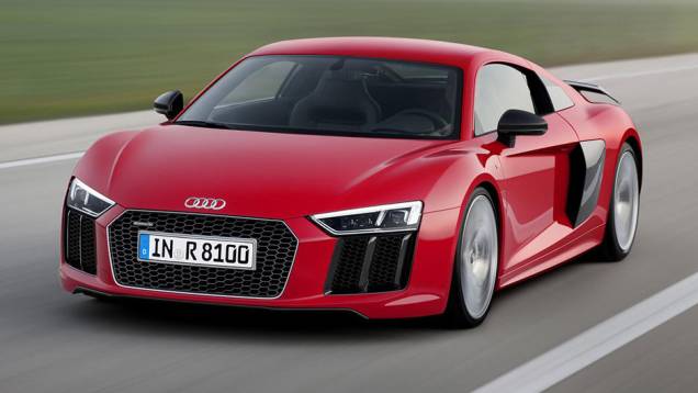 Para empurrar o esportivo, o motor 5.2 litros V10 totalmente revisado foi instalado gerando 547 cavalos | <a href="https://preprod.quatrorodas.abril.com.br/noticias/saloes/genebra-2015/audi-revela-oficialmente-nova-geracao-esportivo-r8-841481.shtml" rel="migration">Leia mais</a> Para empurrar o esportivo, o motor 5.2 litros V10 totalmente revisado foi instalado gerando 547 cavalos | <a href="https://preprod.quatrorodas.abril.com.br/noticias/saloes/genebra-2015/audi-revela-oficialmente-nova-geracao-esportivo-r8-841481.shtml" rel="migration">Leia mais</a>