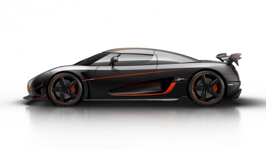 São novas saias laterais, splitter dianteiro, spoiler traseiro dinamicamente ativo... | <a href="https://preprod.quatrorodas.abril.com.br/noticias/saloes/genebra-2015/koenigsegg-agera-rs-surge-1-160-cv-842887.shtml" rel="migration">Leia mais</a>