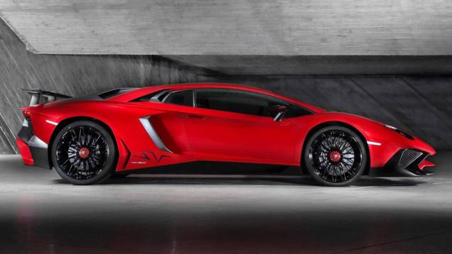O bloco 6.5 V12 naturalmente aspirado passa a entregar 750 cavalos, 50 cv a mais do que antes | <a href="https://preprod.quatrorodas.abril.com.br/noticias/saloes/genebra-2015/lamborghini-apresenta-aventador-superveloce-842600.shtml" rel="migration">Leia mais</a> O bloco 6.5 V12 naturalmente aspirado passa a entregar 750 cavalos, 50 cv a mais do que antes | <a href="https://preprod.quatrorodas.abril.com.br/noticias/saloes/genebra-2015/lamborghini-apresenta-aventador-superveloce-842600.shtml" rel="migration">Leia mais</a>