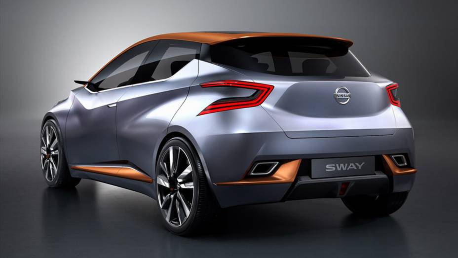 Na traseira, sa&iacute;da dupla de escapamento e aerof&oacute;lio se fazem notar | <a href="https://preprod.quatrorodas.abril.com.br/noticias/saloes/genebra-2015/nissan-radicaliza-sway-concept-842860.shtml" rel="migration">Leia mais</a>