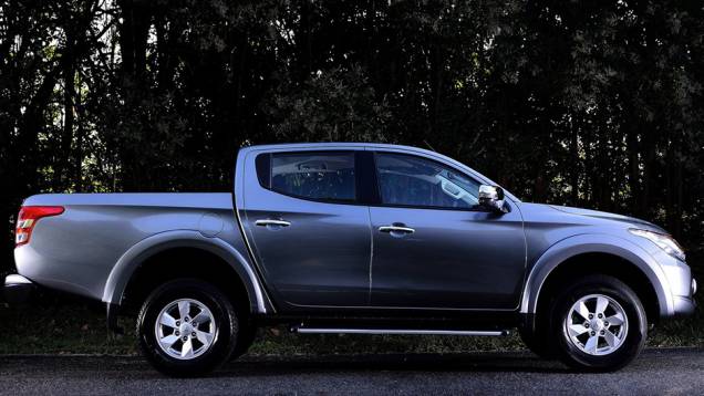 O motor que equipa a nova L200 é o 2.4 MIVEC turbodiesel, com duas configurações: de 152 cavalos de potência e 38,75 mkgf de torque e de 178 cv e 43,85 mkgf | <a href="https://preprod.quatrorodas.abril.com.br/noticias/saloes/genebra-2015/mitsubishi-mostra-nova-gera" rel="migration"></a> O motor que equipa a nova L200 é o 2.4 MIVEC turbodiesel, com duas configurações: de 152 cavalos de potência e 38,75 mkgf de torque e de 178 cv e 43,85 mkgf | <a href="https://preprod.quatrorodas.abril.com.br/noticias/saloes/genebra-2015/mitsubishi-mostra-nova-gera" rel="migration"></a>