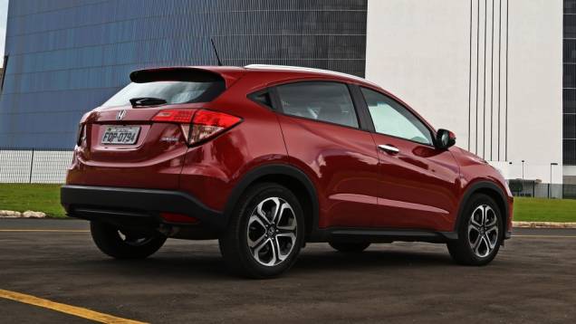 Apenas a versão de entrada LX traz câmbio manual, de seis velocidades. A própria LX, a EX e a EXL recebem transmissão CVT de sete velocidades | <a href="https://preprod.quatrorodas.abril.com.br/noticias/fabricantes/honda-lanca-hr-v-brasil-846243.shtml" rel="migration">Leia mais</a> Apenas a versão de entrada LX traz câmbio manual, de seis velocidades. A própria LX, a EX e a EXL recebem transmissão CVT de sete velocidades | <a href="https://preprod.quatrorodas.abril.com.br/noticias/fabricantes/honda-lanca-hr-v-brasil-846243.shtml" rel="migration">Leia mais</a>