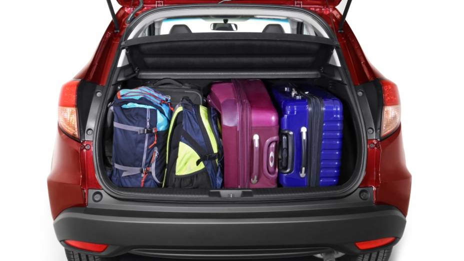 Em termos de capacidade de carga, o porta-malas do HR-V comporta até 437 litros | <a href="https://preprod.quatrorodas.abril.com.br/noticias/fabricantes/honda-lanca-hr-v-brasil-846243.shtml" rel="migration">Leia mais</a>