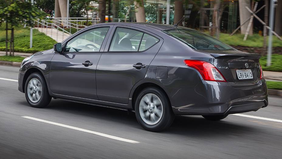 A projeção da marca indica que as versões 1.0 e 1.0 S do Novo Versa totalizarão 20% das vendas do modelo | <a href="https://preprod.quatrorodas.abril.com.br/noticias/fabricantes/nissan-new-versa-chega-lojas-dia-23-848082.shtml" rel="migration">Leia mais</a>