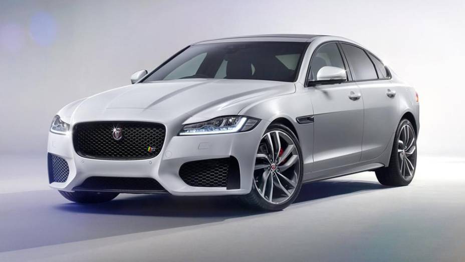 O novo Jaguar XF está 190 kg mais leve do que seu antecessor | <a href="https://preprod.quatrorodas.abril.com.br/noticias/fabricantes/jaguar-apresenta-novo-xf-850881.shtml" rel="migration">Leia mais</a>