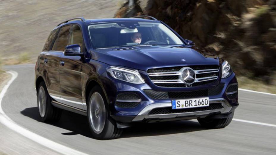 Se você acha que já viu esse carro antes, está certo. O GLE é, na verdade, o facelift rebatizado do antigo Classe M | <a href="https://preprod.quatrorodas.abril.com.br/noticias/saloes/new-york-2015/mercedes-benz-revela-gle-2016-851477.shtml" rel="migration">Leia mais</a>