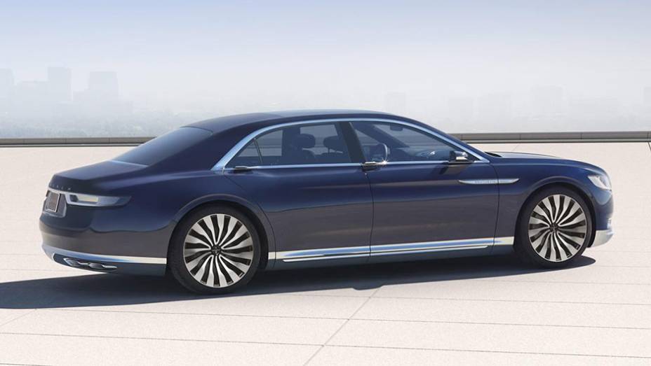 O Continental Concept é equipado com motor EcoBoost 3.0 V6 | <a href="https://preprod.quatrorodas.abril.com.br/noticias/saloes/new-york-2015/lincoln-ressuscita-nome-continental-carro-conceito-851946.shtml" rel="migration">Leia mais</a>