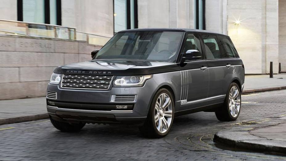 Ele &eacute; um luxo! O Range Rover SVAutobiography tem como destaques externos a grade frontal cromada e polida... | <a href="https://preprod.quatrorodas.abril.com.br/noticias/saloes/new-york-2015/range-rover-svautobiography-revelado-851965.shtml" rel="migration">Leia mais</a>