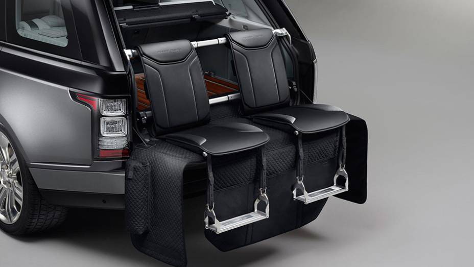 Tamb&eacute;m merece destaque o pacote opcional que adiciona dois bancos de couro acoplados &agrave; traseira do carro | <a href="https://preprod.quatrorodas.abril.com.br/noticias/saloes/new-york-2015/range-rover-svautobiography-revelado-851965.shtml" rel="migration">Leia mais</a>