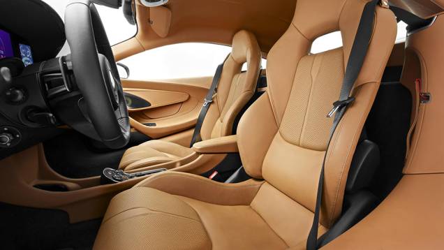 Por dentro, o modelo ostenta bancos esportivos (opcionalmente, revestidos em couro Nappa ou Alcantara)... | <a href="https://preprod.quatrorodas.abril.com.br/noticias/saloes/new-york-2015/mclaren-570s-oficialmente-apresentado-852108.shtml" rel="migration">Leia mais</a> Por dentro, o modelo ostenta bancos esportivos (opcionalmente, revestidos em couro Nappa ou Alcantara)... | <a href="https://preprod.quatrorodas.abril.com.br/noticias/saloes/new-york-2015/mclaren-570s-oficialmente-apresentado-852108.shtml" rel="migration">Leia mais</a>