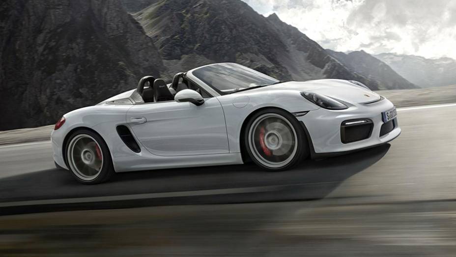 No que diz respeito à motorização, o novo Boxster Spyder traz bloco 3.8 de seis cilindros que oferece 370 cavalos | <a href="https://preprod.quatrorodas.abril.com.br/noticias/saloes/new-york-2015/porsche-apresenta-novo-boxster-spyder-852331.shtml" rel="migration">Leia mais</a>