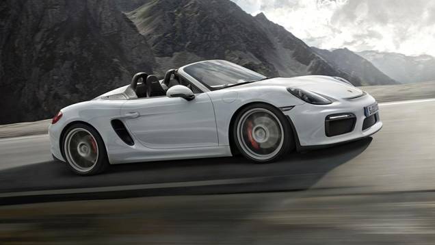 No que diz respeito à motorização, o novo Boxster Spyder traz bloco 3.8 de seis cilindros que oferece 370 cavalos | <a href="https://preprod.quatrorodas.abril.com.br/noticias/saloes/new-york-2015/porsche-apresenta-novo-boxster-spyder-852331.shtml" rel="migration">Leia mais</a> No que diz respeito à motorização, o novo Boxster Spyder traz bloco 3.8 de seis cilindros que oferece 370 cavalos | <a href="https://preprod.quatrorodas.abril.com.br/noticias/saloes/new-york-2015/porsche-apresenta-novo-boxster-spyder-852331.shtml" rel="migration">Leia mais</a>