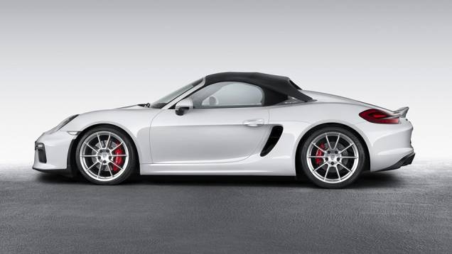 O conversível chega ao mercado europeu em julho, com preço definido em 79.945 euros | <a href="https://preprod.quatrorodas.abril.com.br/noticias/saloes/new-york-2015/porsche-apresenta-novo-boxster-spyder-852331.shtml" rel="migration">Leia mais</a> O conversível chega ao mercado europeu em julho, com preço definido em 79.945 euros | <a href="https://preprod.quatrorodas.abril.com.br/noticias/saloes/new-york-2015/porsche-apresenta-novo-boxster-spyder-852331.shtml" rel="migration">Leia mais</a>