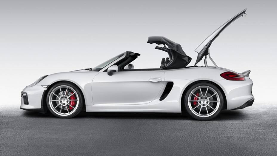 Vale destaque também o teto retrátil semiautomático | <a href="https://preprod.quatrorodas.abril.com.br/noticias/saloes/new-york-2015/porsche-apresenta-novo-boxster-spyder-852331.shtml" rel="migration">Leia mais</a>