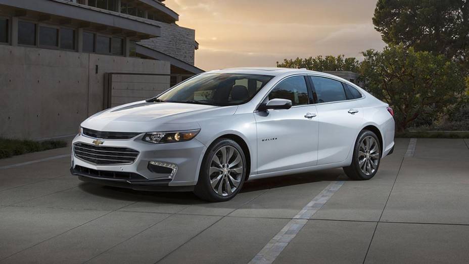 A nova geração do Malibu emagreceu 136 kg em relação à anterior | <a href="https://preprod.quatrorodas.abril.com.br/noticias/saloes/new-york-2015/chevrolet-malibu-emagrece-136-kg-nova-geracao-852327.shtml" rel="migration">Leia mais</a>