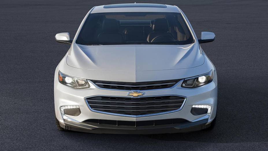 Nas versões superiores, há itens como luzes diurnas e lanternas traseiras de LED | <a href="https://preprod.quatrorodas.abril.com.br/noticias/saloes/new-york-2015/chevrolet-malibu-emagrece-136-kg-nova-geracao-852327.shtml" rel="migration">Leia mais</a>