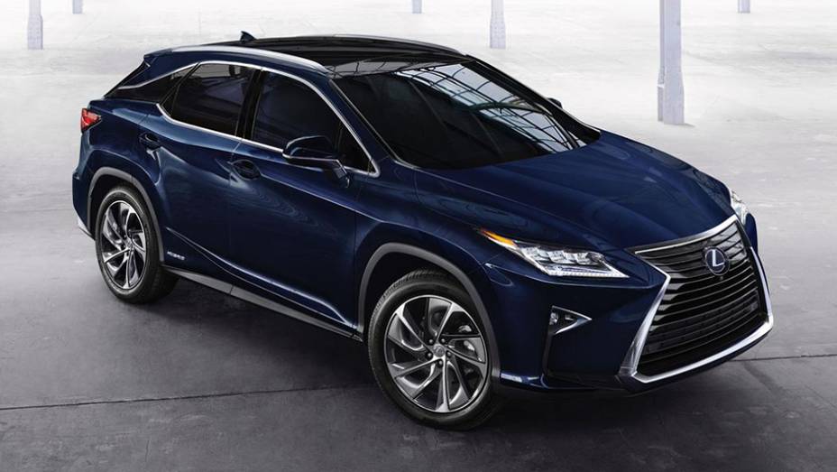 A Lexus promoveu alterações no visual do RX, que agora tem linhas similares às do irmão menor NX | <a href="https://preprod.quatrorodas.abril.com.br/noticias/saloes/new-york-2015/lexus-revela-quarta-geracao-rx-852381.shtml" rel="migration">Leia mais</a>