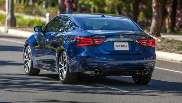 ...enquanto o sistema de exaustão tem ponteira dupla de escape | <a href="https://preprod.quatrorodas.abril.com.br/noticias/saloes/new-york-2015/nissan-maxima-surge-renovado-nova-iorque-852660.shtml" rel="migration">Leia mais</a> ...enquanto o sistema de exaustão tem ponteira dupla de escape | <a href="https://preprod.quatrorodas.abril.com.br/noticias/saloes/new-york-2015/nissan-maxima-surge-renovado-nova-iorque-852660.shtml" rel="migration">Leia mais</a>