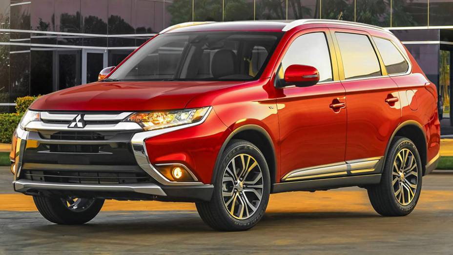 Já era hora! O Mitsubishi Outlander está de visual novo | <a href="https://preprod.quatrorodas.abril.com.br/noticias/saloes/new-york-2015/mitsubishi-apresenta-facelift-outlander-852726.shtml" rel="migration">Leia mais</a>