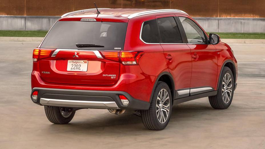 Além disso, o utilitário esportivo teve atualizações em seu chassi, no desenho da suspensão e ganhou um novo sistema de direção com assistência elétrica | <a href="https://preprod.quatrorodas.abril.com.br/noticias/saloes/new-york-2015/mitsubishi-apresenta-facelift-" rel="migration"></a> Além disso, o utilitário esportivo teve atualizações em seu chassi, no desenho da suspensão e ganhou um novo sistema de direção com assistência elétrica | <a href="https://preprod.quatrorodas.abril.com.br/noticias/saloes/new-york-2015/mitsubishi-apresenta-facelift-" rel="migration"></a>