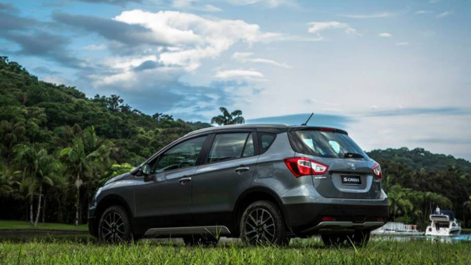 Esse sistema traz quatro modos de dire&ccedil;&atilde;o: Auto, Sport, Snow & Mud e Lock | <a href="https://preprod.quatrorodas.abril.com.br/noticias/fabricantes/suzuki-s-cross-chega-r-74-900-858040.shtml" rel="migration">Leia mais</a>
