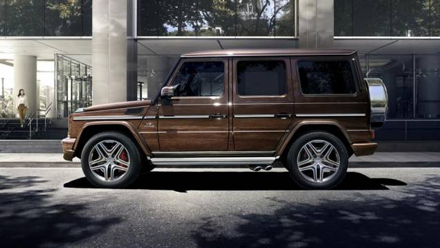No topo da linha, surgem as opções G63 AMG e G65 AMG, com motores V8 e V12 | <a href="https://preprod.quatrorodas.abril.com.br/noticias/fabricantes/mercedes-benz-classe-g-recebe-facelift-860921.shtml" rel="migration">Leia mais</a> No topo da linha, surgem as opções G63 AMG e G65 AMG, com motores V8 e V12 | <a href="https://preprod.quatrorodas.abril.com.br/noticias/fabricantes/mercedes-benz-classe-g-recebe-facelift-860921.shtml" rel="migration">Leia mais</a>