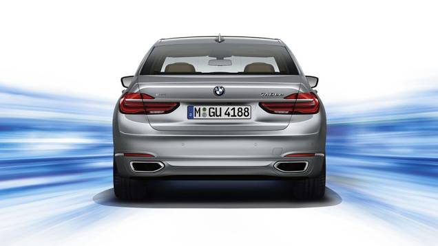 Quatro opções de motorização estão disponíveis, incluindo uma híbrida | <a href="https://preprod.quatrorodas.abril.com.br/noticias/fabricantes/bmw-mantem-alto-padrao-novo-serie-7-874860.shtml" rel="migration">Leia mais</a> Quatro opções de motorização estão disponíveis, incluindo uma híbrida | <a href="https://preprod.quatrorodas.abril.com.br/noticias/fabricantes/bmw-mantem-alto-padrao-novo-serie-7-874860.shtml" rel="migration">Leia mais</a>
