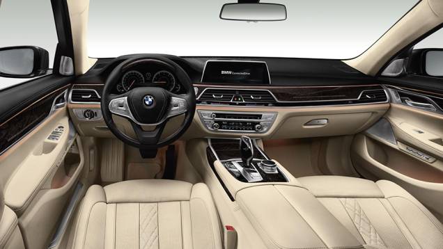 Por dentro, o sistema iDrive utiliza a tecnologia de controle por gestos | <a href="https://preprod.quatrorodas.abril.com.br/noticias/fabricantes/bmw-mantem-alto-padrao-novo-serie-7-874860.shtml" rel="migration">Leia mais</a> Por dentro, o sistema iDrive utiliza a tecnologia de controle por gestos | <a href="https://preprod.quatrorodas.abril.com.br/noticias/fabricantes/bmw-mantem-alto-padrao-novo-serie-7-874860.shtml" rel="migration">Leia mais</a>