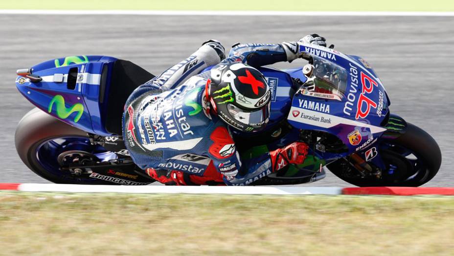 Jorge Lorenzo foi implacável e venceu o GP da Catalunha | <a href="https://preprod.quatrorodas.abril.com.br/moto/galerias/competicoes/motogp-2015-catalunha-876720.shtml" rel="migration">Leia mais</a>