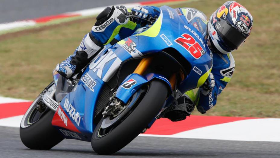 O jovem Maverick Viñales finalizou na sexta posição com a Suzuki | <a href="https://preprod.quatrorodas.abril.com.br/moto/galerias/competicoes/motogp-2015-catalunha-876720.shtml" rel="migration">Leia mais</a>