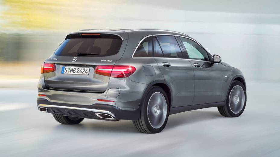 O modelo chega ao mercado europeu com duas versões movidas a diesel e uma a gasolina | <a href="https://preprod.quatrorodas.abril.com.br/noticias/fabricantes/mercedes-benz-enfim-apresenta-glc-877760.shtml" rel="migration">Leia mais</a>