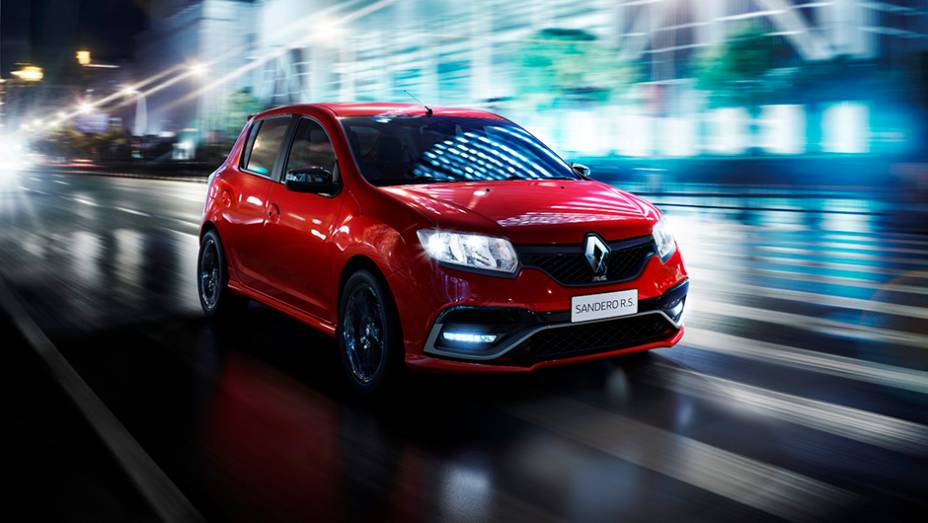 Um dos locais de produ&ccedil;&atilde;o do hot hatch ser&aacute; a f&aacute;brica da Renault no Paran&aacute; | <a href="https://preprod.quatrorodas.abril.com.br/noticias/saloes/buenos-aires-2015/renault-exibe-duster-picape-sandero-r-s-877281.shtml" rel="migration">Leia mais</a>