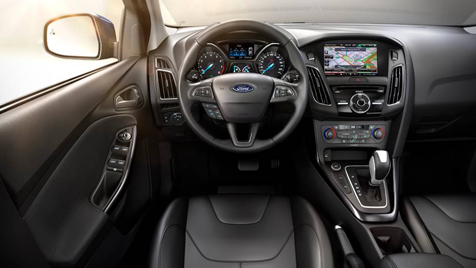 Agora, com motor 2.0, a transmiss&atilde;o utilizada &eacute; autom&aacute;tica de seis marchas | <a href="https://preprod.quatrorodas.abril.com.br/noticias/fabricantes/novo-ford-focus-chega-r-69-900-879421.shtml" rel="migration">Leia mais</a> | <a href="https://preprod.quatrorodas.abril.com.br/carros/impressoes" rel="migration"></a>