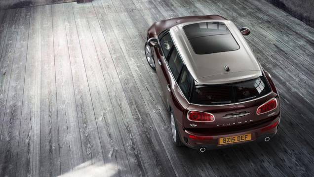 Outra novidade é a carroceria com quatro portas convencionais | <a href="https://preprod.quatrorodas.abril.com.br/noticias/fabricantes/mini-clubman-chega-segunda-geracao-880622.shtml" rel="migration">Leia mais</a> Outra novidade é a carroceria com quatro portas convencionais | <a href="https://preprod.quatrorodas.abril.com.br/noticias/fabricantes/mini-clubman-chega-segunda-geracao-880622.shtml" rel="migration">Leia mais</a>