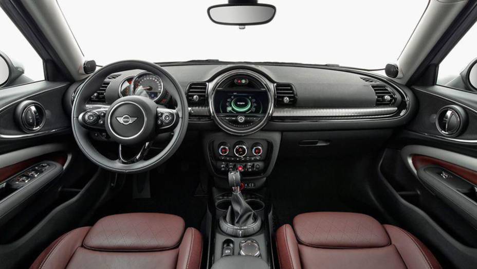 Na versão S, o Clubman oferecerá 192 cv e 28,55 mkgf de torque | <a href="https://preprod.quatrorodas.abril.com.br/noticias/fabricantes/mini-clubman-chega-segunda-geracao-880622.shtml" rel="migration">Leia mais</a>