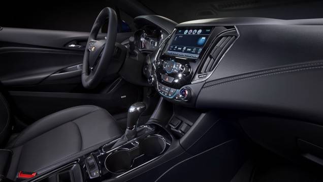 O modelo tem vasta lista de itens de segurança, incluindo 10 airbags, detector de pontos cegos e alerta de colisão dianteira | <a href="https://preprod.quatrorodas.abril.com.br/noticias/fabricantes/chevrolet-revela-nova-geracao-cruze-880901.shtml" rel="migration">Leia mais</a> O modelo tem vasta lista de itens de segurança, incluindo 10 airbags, detector de pontos cegos e alerta de colisão dianteira | <a href="https://preprod.quatrorodas.abril.com.br/noticias/fabricantes/chevrolet-revela-nova-geracao-cruze-880901.shtml" rel="migration">Leia mais</a>