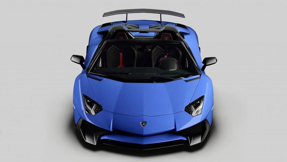 Curiosamente, o roadster é quase 50 kg mais pesado do que o cupê | <a href="https://preprod.quatrorodas.abril.com.br/noticias/fabricantes/lamborghini-aventador-sv-roadster-obra-arte-896220.shtml" target="_blank" rel="migration">Leia mais</a>