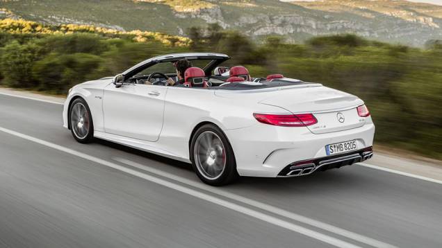 Há duas versões de motorização: S500, com bloco 4.7 V8 de 455 cv, e S63 AMG, com bloco 5.5 V8 de 585 cv <a href="https://preprod.quatrorodas.abril.com.br/noticias/fabricantes/mercedes-benz-resgata-antiga-tradicao-classe-s-cabriolet-901700.shtml" target="_blank" rel="migration">Leia m</a> Há duas versões de motorização: S500, com bloco 4.7 V8 de 455 cv, e S63 AMG, com bloco 5.5 V8 de 585 cv <a href="https://preprod.quatrorodas.abril.com.br/noticias/fabricantes/mercedes-benz-resgata-antiga-tradicao-classe-s-cabriolet-901700.shtml" target="_blank" rel="migration">Leia m</a>