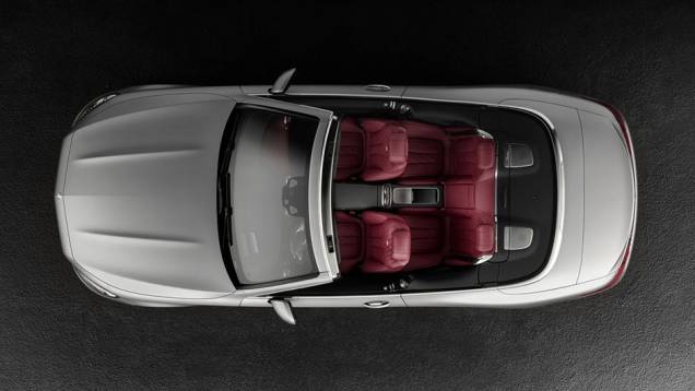 A exceção é o teto retrátil, que conta com três camadas de proteção acústica <a href="https://preprod.quatrorodas.abril.com.br/noticias/fabricantes/mercedes-benz-resgata-antiga-tradicao-classe-s-cabriolet-901700.shtml" target="_blank" rel="migration">Leia mais</a> A exceção é o teto retrátil, que conta com três camadas de proteção acústica <a href="https://preprod.quatrorodas.abril.com.br/noticias/fabricantes/mercedes-benz-resgata-antiga-tradicao-classe-s-cabriolet-901700.shtml" target="_blank" rel="migration">Leia mais</a>