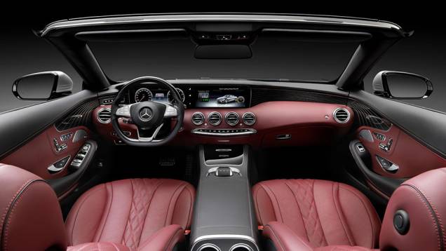O interior tem até seis combinações de cores de revestimento disponíveis <a href="https://preprod.quatrorodas.abril.com.br/noticias/fabricantes/mercedes-benz-resgata-antiga-tradicao-classe-s-cabriolet-901700.shtml" target="_blank" rel="migration">Leia mais</a> O interior tem até seis combinações de cores de revestimento disponíveis <a href="https://preprod.quatrorodas.abril.com.br/noticias/fabricantes/mercedes-benz-resgata-antiga-tradicao-classe-s-cabriolet-901700.shtml" target="_blank" rel="migration">Leia mais</a>