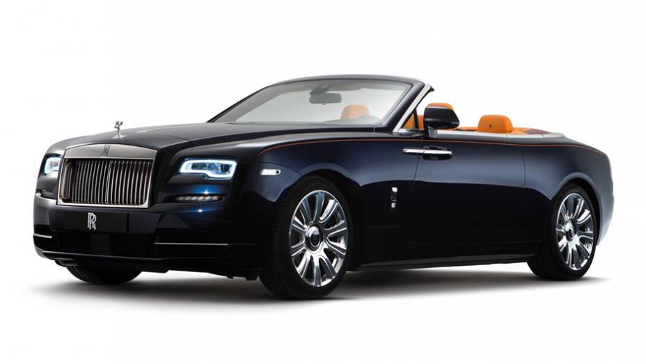 O conversível é baseado no Wraith, mas seu peso total supera em 200 kg o do cupê | <a href="https://preprod.quatrorodas.abril.com.br/noticias/fabricantes/conheca-dawn-novo-conversivel-rolls-royce-902940.shtml" target="_blank" rel="migration">Leia mais</a>