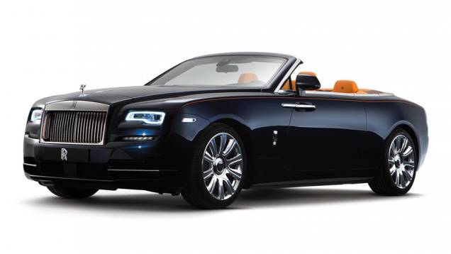 O conversível é baseado no Wraith, mas seu peso total supera em 200 kg o do cupê | <a href="https://preprod.quatrorodas.abril.com.br/noticias/fabricantes/conheca-dawn-novo-conversivel-rolls-royce-902940.shtml" target="_blank" rel="migration">Leia mais</a> O conversível é baseado no Wraith, mas seu peso total supera em 200 kg o do cupê | <a href="https://preprod.quatrorodas.abril.com.br/noticias/fabricantes/conheca-dawn-novo-conversivel-rolls-royce-902940.shtml" target="_blank" rel="migration">Leia mais</a>