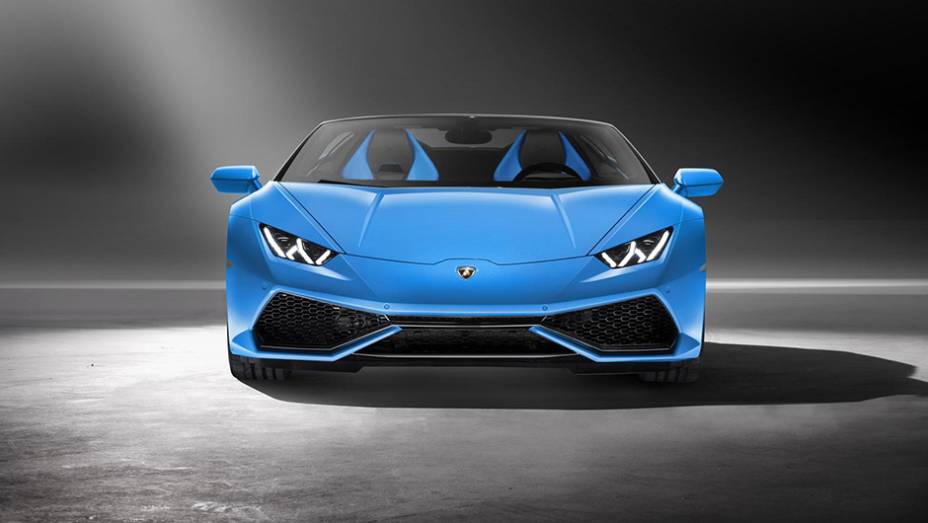 Até a parte mecânica foi mantida, com o motor 5.2 V10 de mais de 600 cv | <a href="https://preprod.quatrorodas.abril.com.br/noticias/fabricantes/lamborghini-huracan-spyder-revelado-prioriza-conforto-interno-904960.shtml" target="_blank" rel="migration">Leia mais</a>