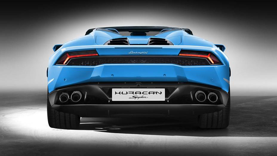 A chegada do roadster ao mercado está prevista para 2016 | <a href="https://preprod.quatrorodas.abril.com.br/noticias/fabricantes/lamborghini-huracan-spyder-revelado-prioriza-conforto-interno-904960.shtml" target="_blank" rel="migration">Leia mais</a>