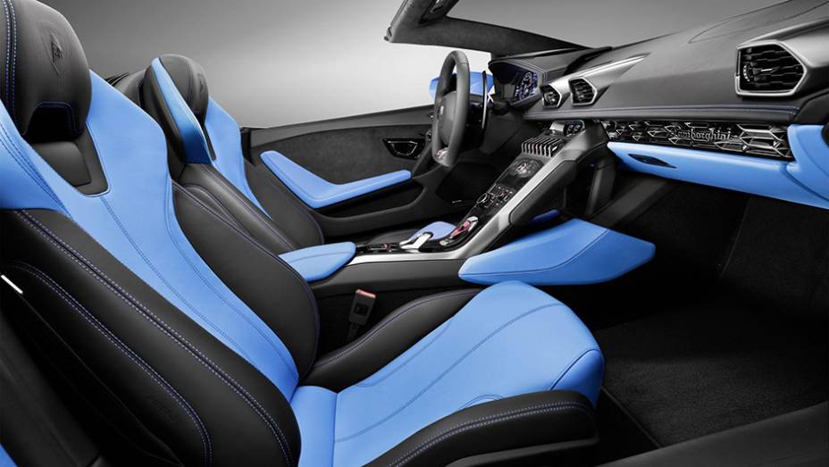 A velocidade m&aacute;xima do Huracan Spyder &eacute; de 324 km/h | <a href="https://preprod.quatrorodas.abril.com.br/noticias/fabricantes/lamborghini-huracan-spyder-revelado-prioriza-conforto-interno-904960.shtml" target="_blank" rel="migration">Leia mais</a>