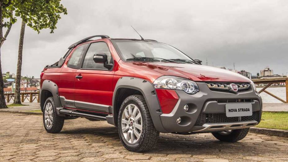 A picape ganhou uma terceira porta na vers&atilde;o com cabine dupla. Deu pra reparar? | <a href="https://preprod.quatrorodas.abril.com.br/carros/lancamentos/fiat-strada-2014-757188.shtml" rel="migration">Leia mais</a>